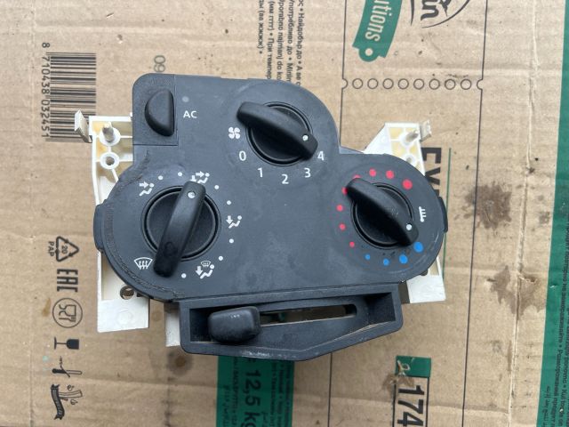 bontott DACIA LOGAN Fűtéskapcsoló (manuális klímás)