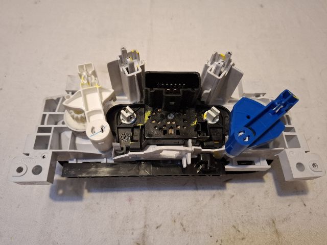 bontott DACIA LOGAN Fűtéskapcsoló (manuális klímás)