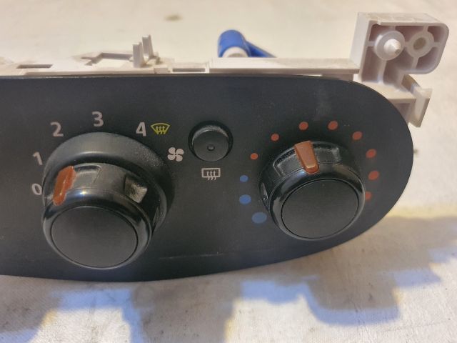 bontott DACIA LOGAN Fűtéskapcsoló (Nem klímás)