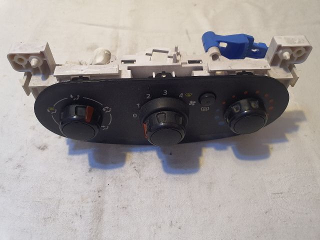 bontott DACIA LOGAN Fűtéskapcsoló (Nem klímás)