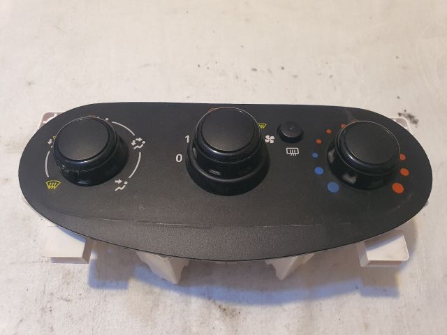 bontott DACIA LOGAN Fűtéskapcsoló (Nem klímás)