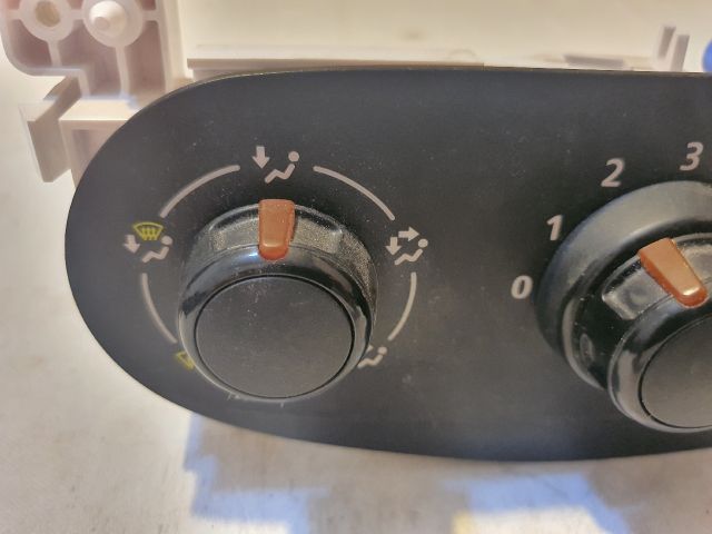 bontott DACIA LOGAN Fűtéskapcsoló (Nem klímás)
