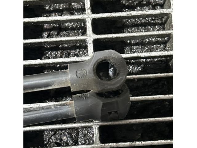 bontott DACIA LOGAN Gázrugós Kitámasztó Teleszkóp Csomagtérajtó (Pozíciófüggetlen)