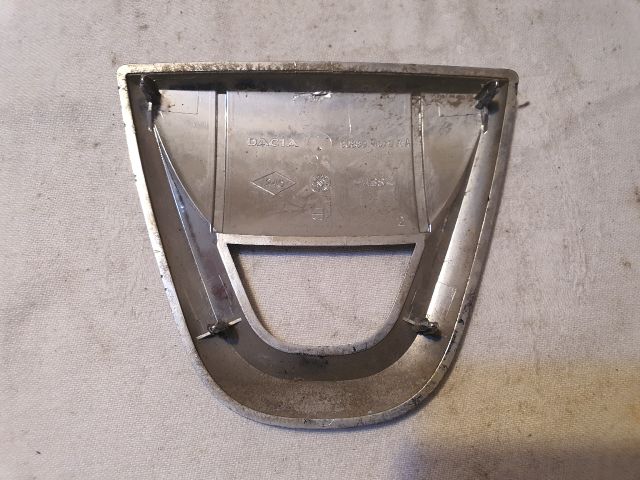 bontott DACIA LOGAN Hátsó Embléma