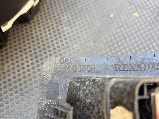 bontott DACIA LOGAN Hátsó középső Ablakemelő Kapcsoló