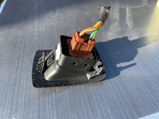 bontott DACIA LOGAN Hátsó középső Ablakemelő Kapcsoló