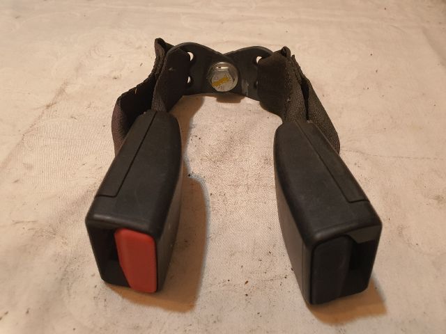 bontott DACIA LOGAN Hátsó középső Biztonsági Öv Csat