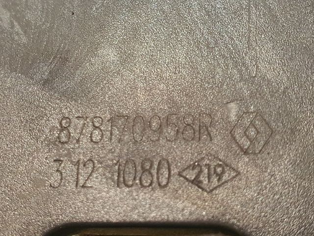 bontott DACIA LOGAN Hátsó középső Biztonsági Öv Csat