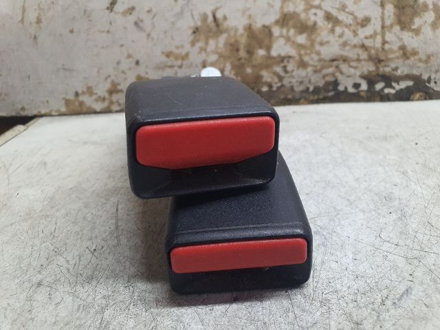 bontott DACIA LOGAN Hátsó középső Biztonsági Öv Csat