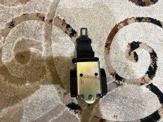 bontott DACIA LOGAN Hátsó középső Biztonsági Öv