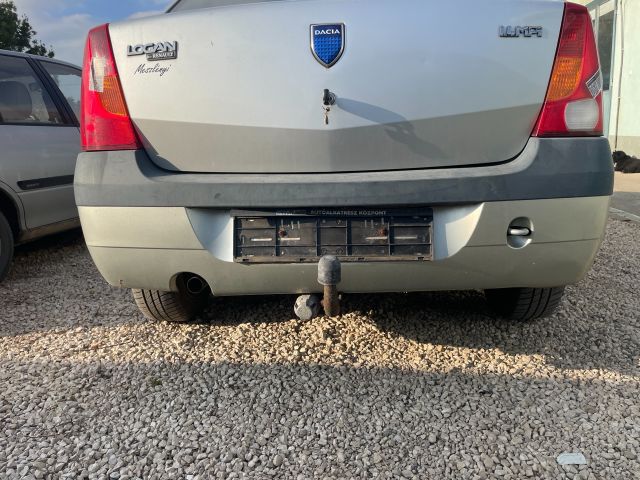 bontott DACIA LOGAN Hátsó Lökhárító (Részeivel)