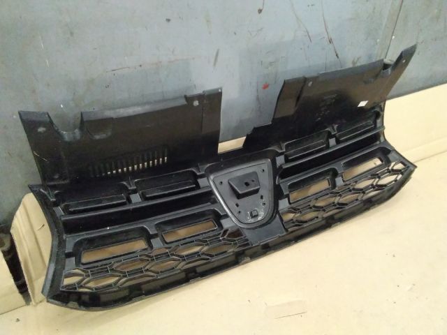 bontott DACIA LOGAN Hűtőrács