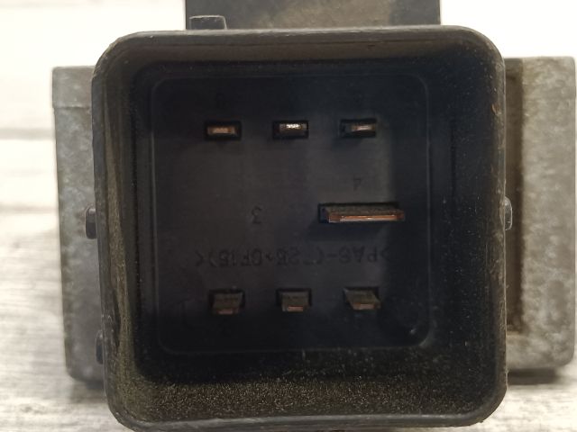 bontott DACIA LOGAN Izzító Relé