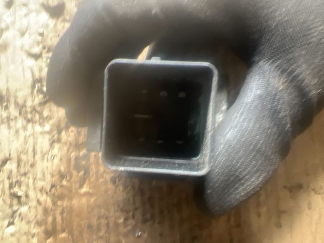 bontott DACIA LOGAN Izzító Relé