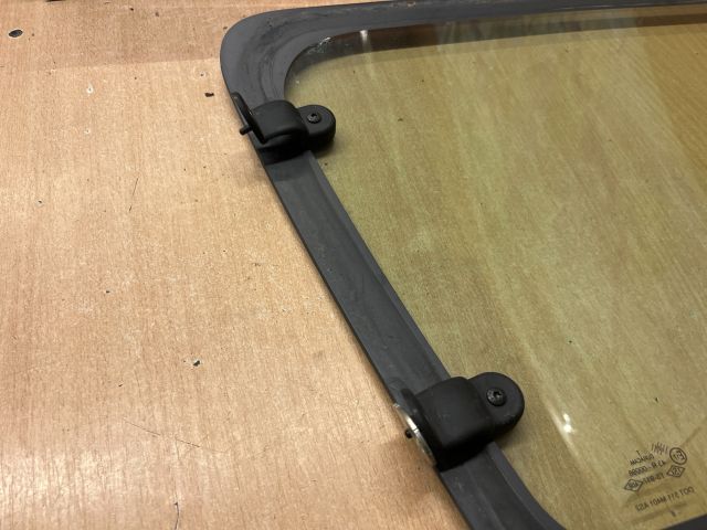 bontott DACIA LOGAN Jobb C Oszlop Oldalablak Üveg