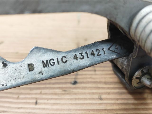 bontott DACIA LOGAN Jobb Csomagtérajtó Ajtóhatároló