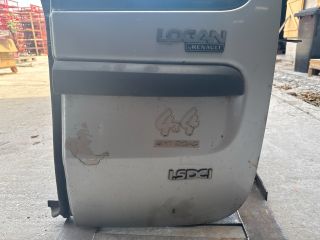 bontott DACIA LOGAN Jobb Csomagtérajtó (Részeivel)