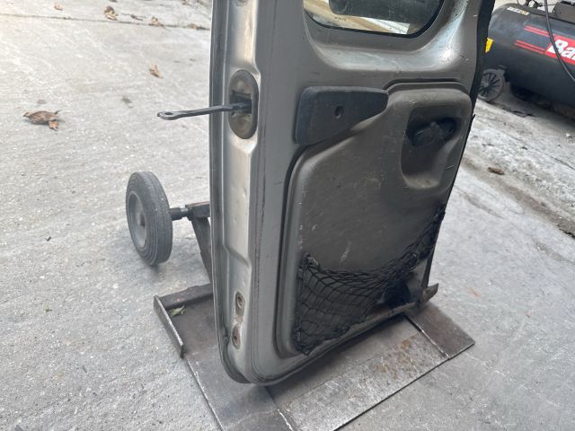 bontott DACIA LOGAN Jobb Csomagtérajtó (Részeivel)