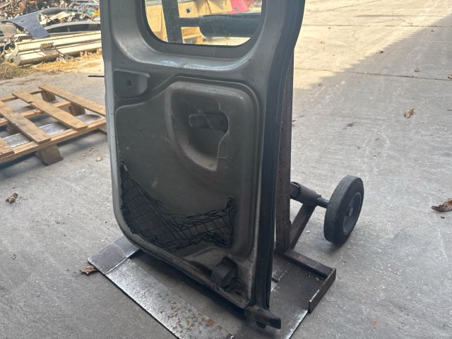 bontott DACIA LOGAN Jobb Csomagtérajtó (Részeivel)