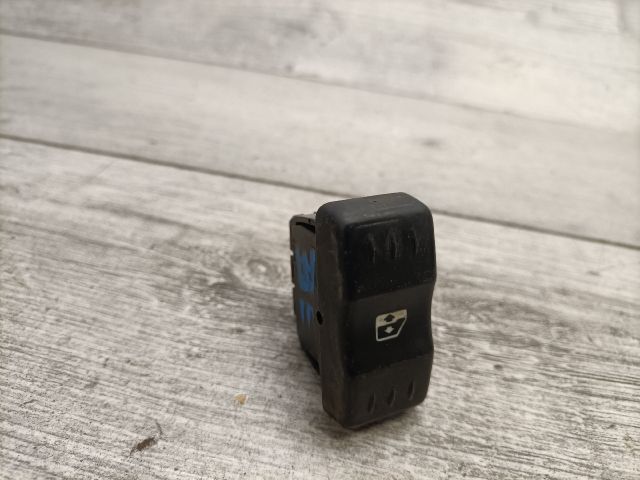 bontott DACIA LOGAN Jobb első Ablakemelő Kapcsoló