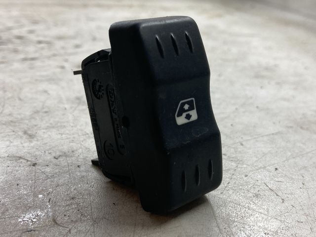 bontott DACIA LOGAN Jobb első Ablakemelő Kapcsoló