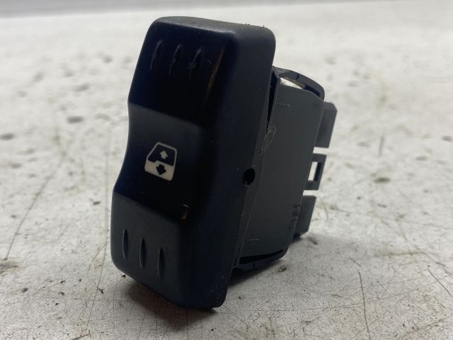 bontott DACIA LOGAN Jobb első Ablakemelő Kapcsoló