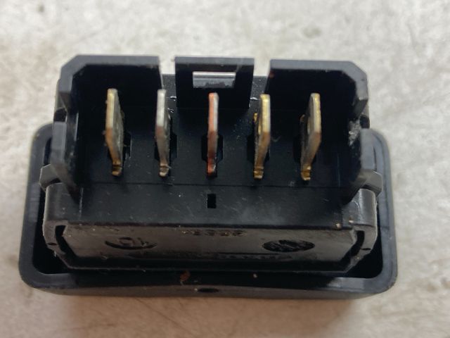 bontott DACIA LOGAN Jobb első Ablakemelő Kapcsoló