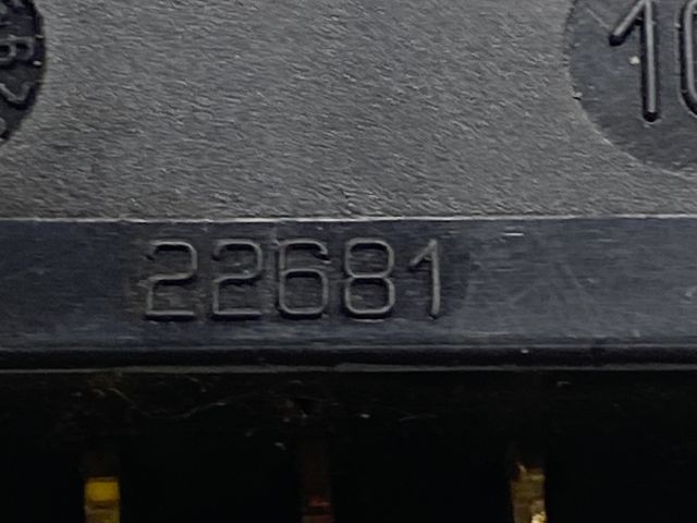 bontott DACIA LOGAN Jobb első Ablakemelő Kapcsoló