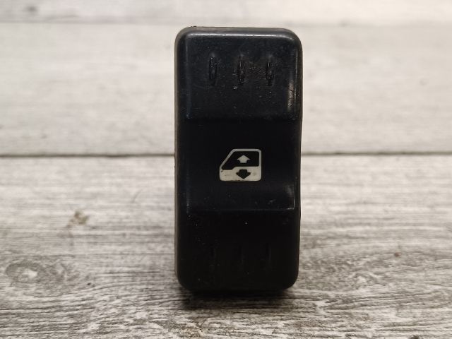 bontott DACIA LOGAN Jobb első Ablakemelő Kapcsoló