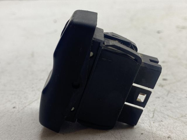 bontott DACIA LOGAN Jobb első Ablakemelő Kapcsoló