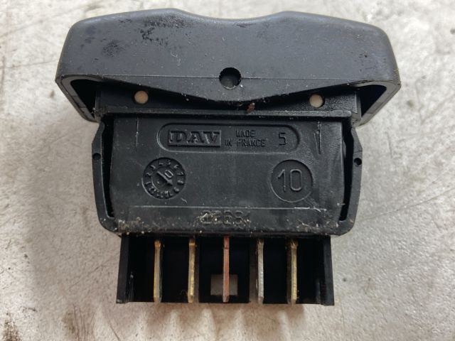 bontott DACIA LOGAN Jobb első Ablakemelő Kapcsoló