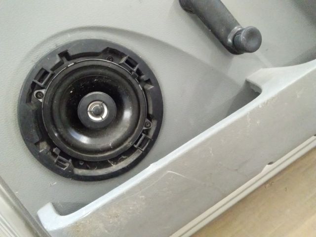 bontott DACIA LOGAN Jobb első Ablakvezető Gumi