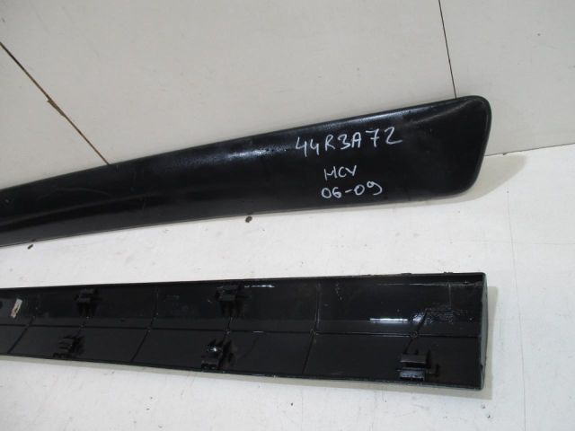 bontott DACIA LOGAN Jobb első Ajtó Díszléc