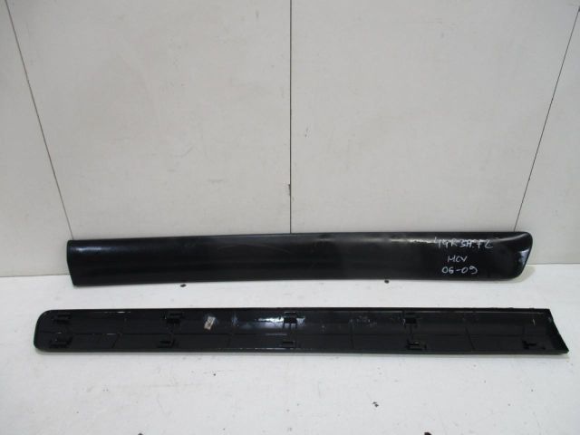 bontott DACIA LOGAN Jobb első Ajtó Díszléc