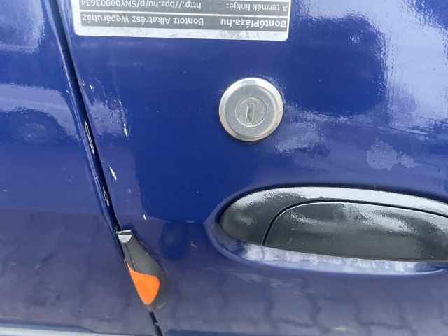 bontott DACIA LOGAN Jobb első Ajtó (Üres lemez)