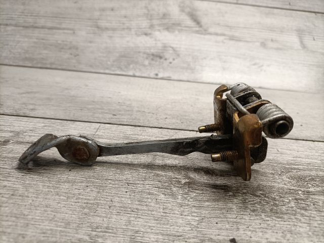 bontott DACIA LOGAN Jobb első Ajtóhatároló