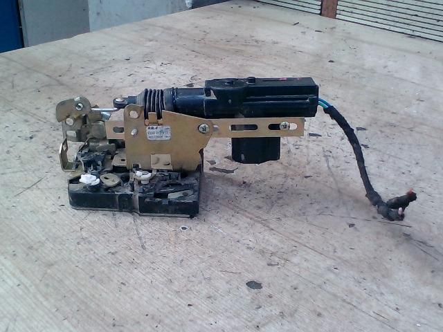 bontott DACIA LOGAN Jobb első Ajtózár