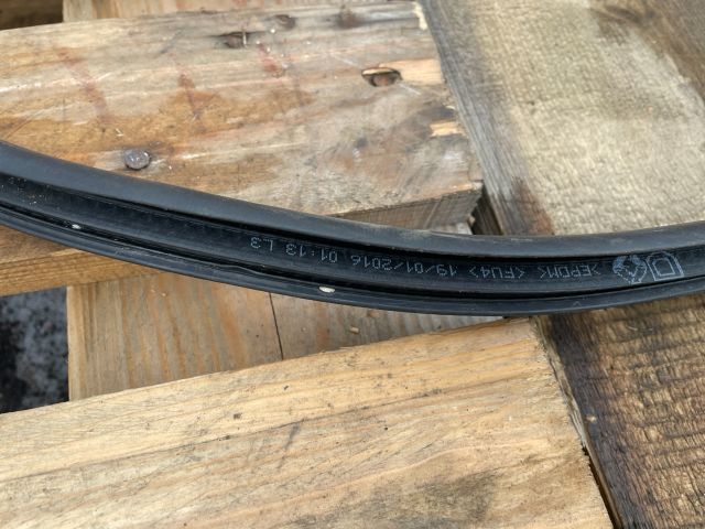 bontott DACIA LOGAN Jobb első Gumikéder