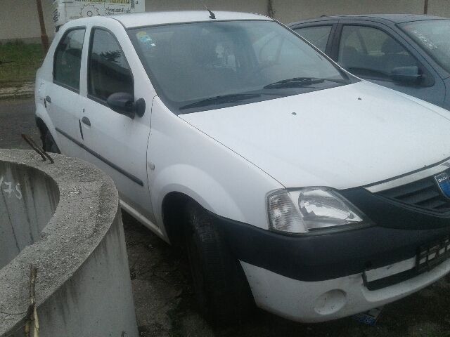 bontott DACIA LOGAN Jobb első Gumikéder