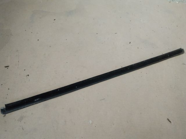 bontott DACIA LOGAN Jobb első Vízlehúzó Gumicsík