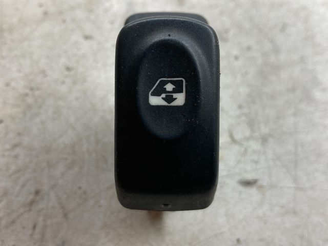 bontott DACIA LOGAN Jobb hátsó Ablakemelő Kapcsoló