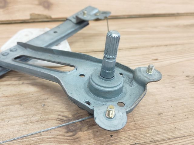 bontott DACIA LOGAN Jobb hátsó Ablakemelő Szerkezet (Mechanikus)