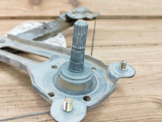 bontott DACIA LOGAN Jobb hátsó Ablakemelő Szerkezet (Mechanikus)