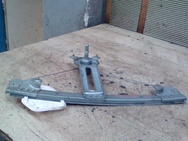 bontott DACIA LOGAN Jobb hátsó Ablakemelő Szerkezet (Mechanikus)