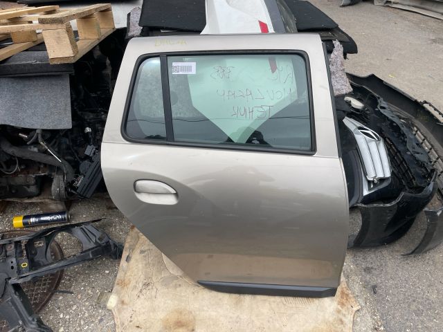 bontott DACIA LOGAN Jobb hátsó Ajtó (Részeivel)