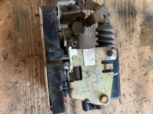 bontott DACIA LOGAN Jobb hátsó Ajtózár