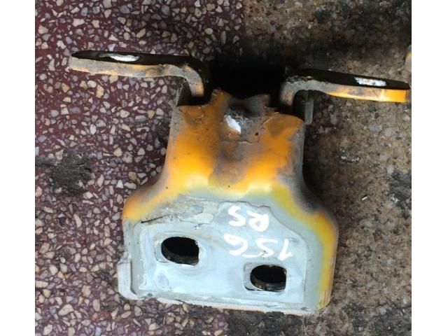 bontott DACIA LOGAN Jobb hátsó Felső Zsanér