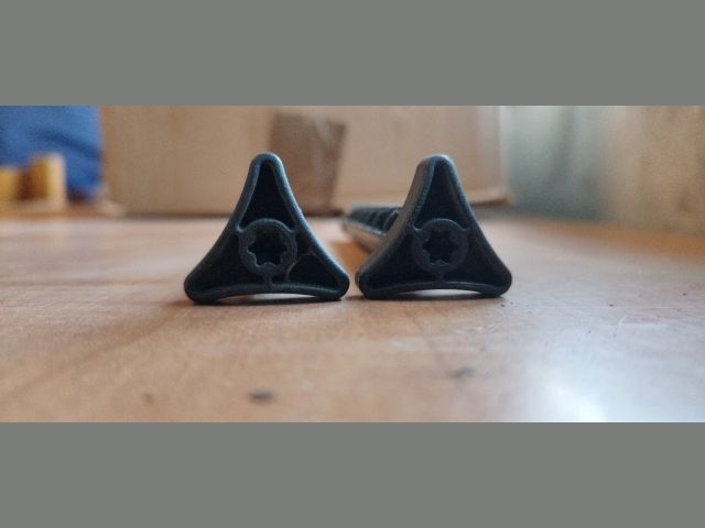 bontott DACIA LOGAN Jobb Hátsó Lámpa Foglalat