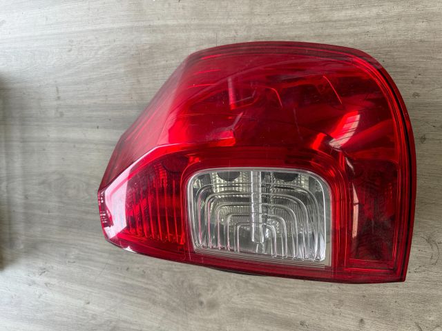 bontott DACIA LOGAN Jobb Hátsó Lámpa