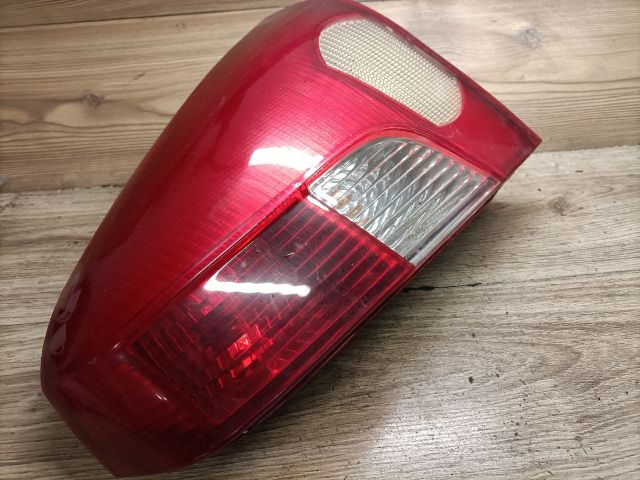 bontott DACIA LOGAN Jobb Hátsó Lámpa